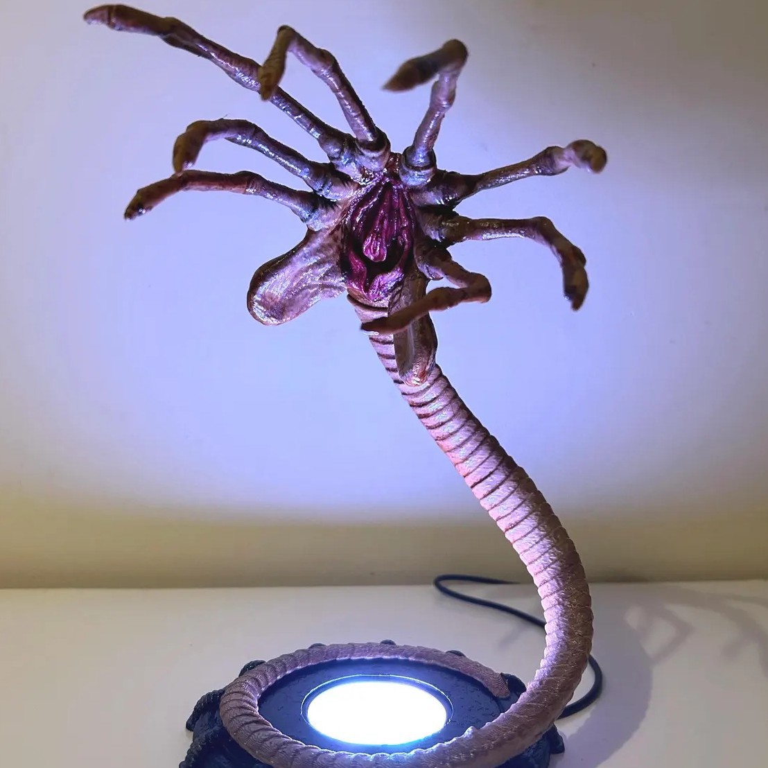 Luminária Alien Facehugger, De - Lighting Decoration Ideas avaliação e preço