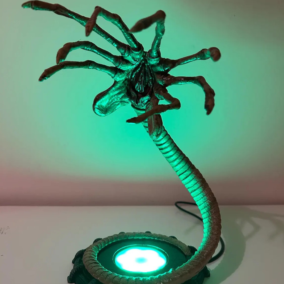 Luminária Alien Facehugger, De - Lighting Decoration Ideas avaliação e preço